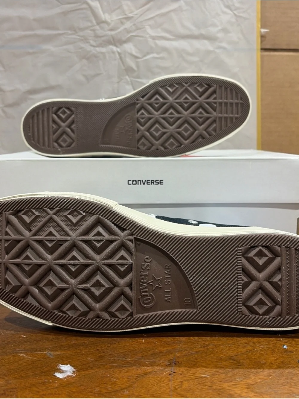 Converse PLAY White Red Heart Logo Shoe Box